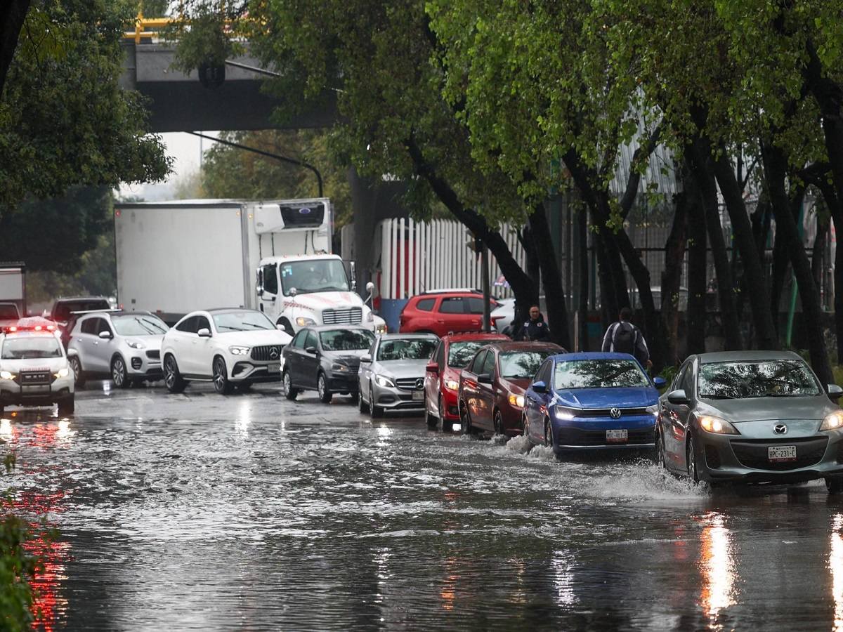 Tormenta Tropical "Lorena" Unida a Monzón: Lluvia Abundante en Estados del Centro y Sur de México.