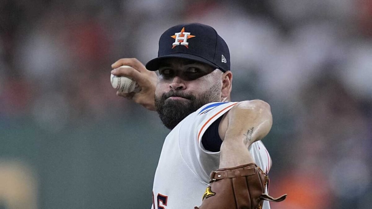 La Vuelta de la Estrella: José Urquidy regresa a las máximas competencias con los Leones del Escogido en la emocionante postemporada.