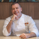 El artesano del dulce: El genio culinario Riccardo Bellaera revoluciona la escena gastronómica con sus creaciones de postre innovadoras y sorprendentes.