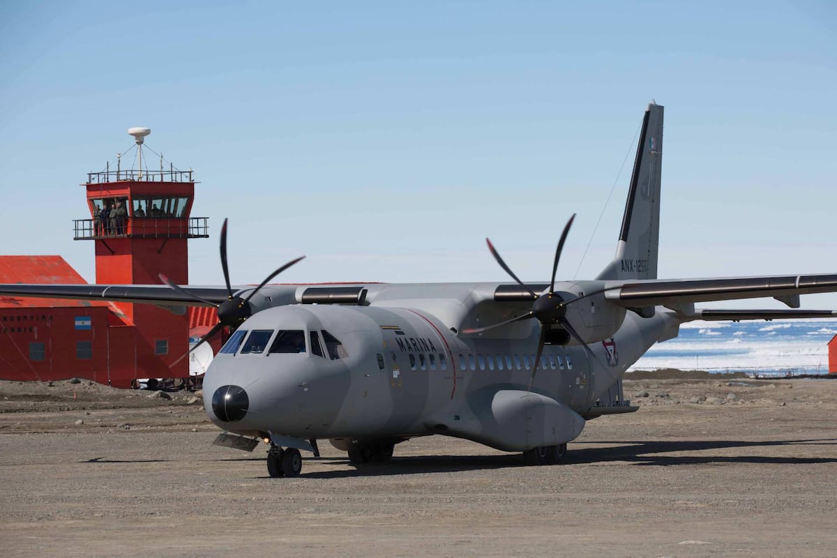 "La búsqueda termina en tragedia: últimas noticias sobre el desaparecido pasajero del vuelo militar que se precipitó en llamas sobre Texas"