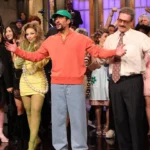 Bad Bunny se burla de las críticas al espectáculo de medio tiempo del Super Bowl en el monólogo de ‘SNL’: “Todos están felices”