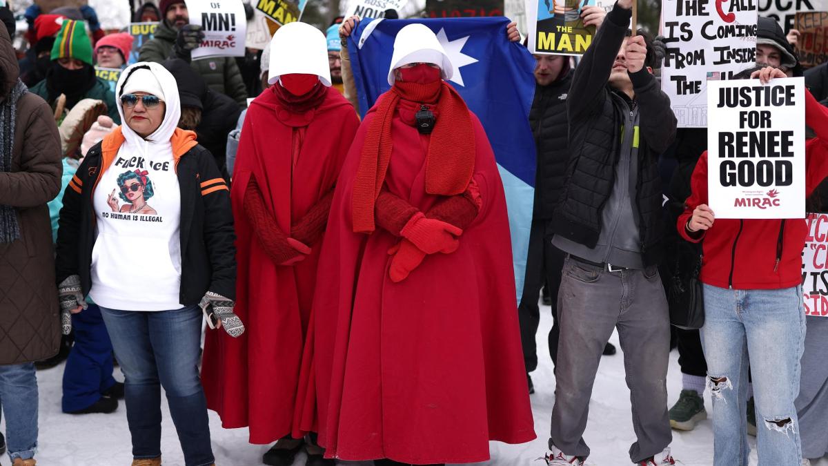 "La tragedia en la frontera: Protestas y conmoción después de la muerte de una mujer durante un operativo migratorio del ICE en EE.UU."