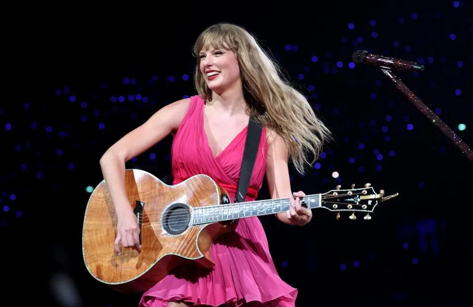 "Taylor Swift: La magia de 'Eras Tour' llega a Disney+: Documental y película en exclusiva en diciembre"