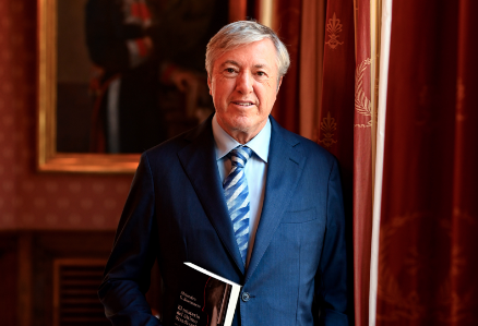 Descubre el Secreto de los Cielos: La Intrigante Vuelta a la Luz de "El Último Stradivarius"