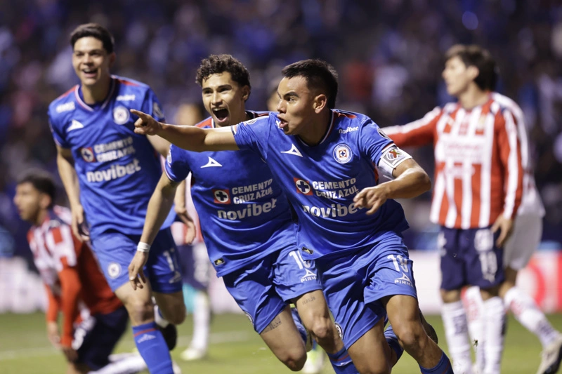 ¡Se acabó el invicto! Cruz Azul sorprende y derrota a Chivas