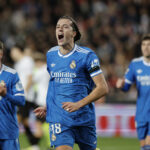 El Real Madrid vence al Valencia con goles de Mbappé.